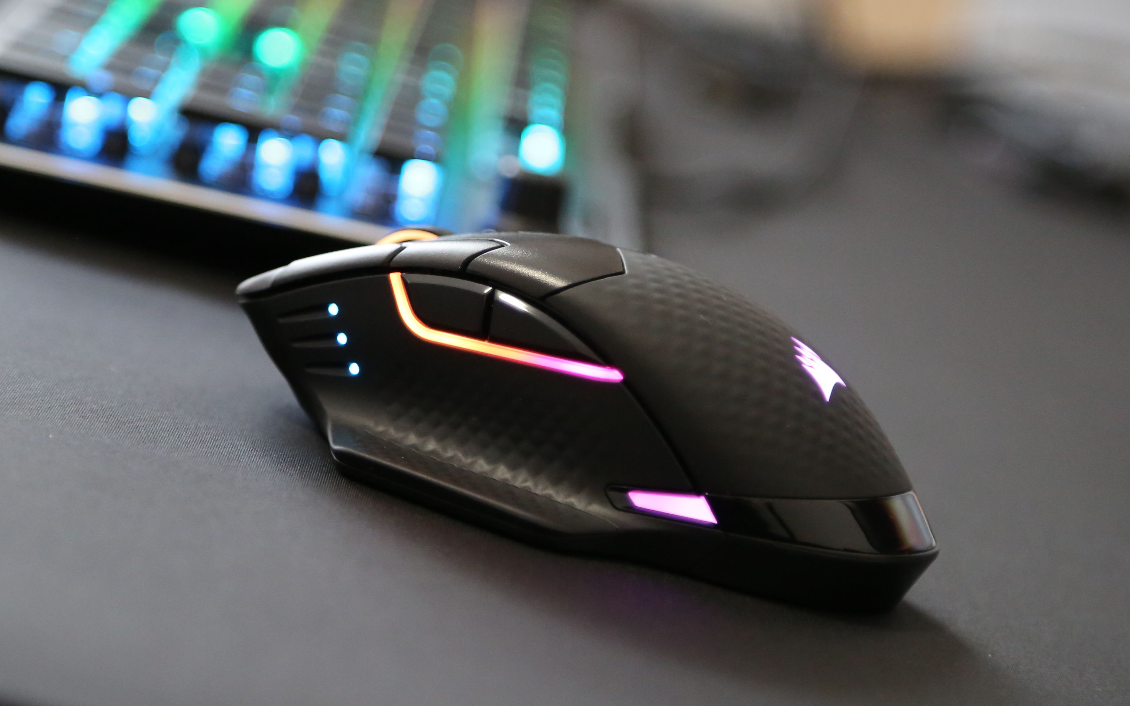 Ʒ׷0.5msӳٵ꣺ӰDark Core PRO SE  Qi߳ Corsair Dark PRO SE